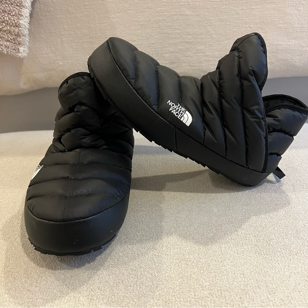 The North Face Black Puffer Booties size 7